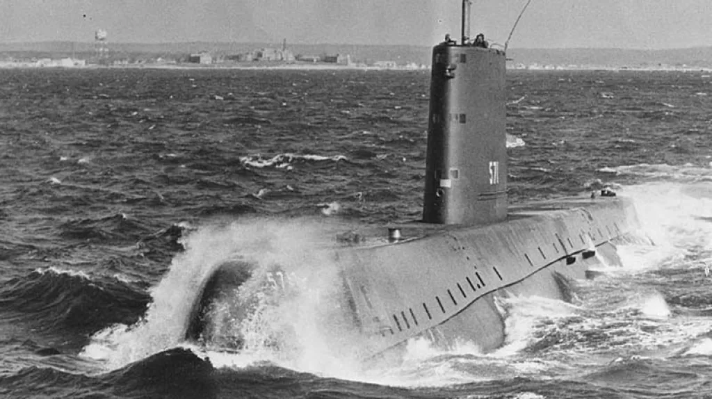 Nautilus při zahájení ponoru