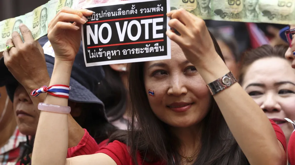 Lidé v Bangkoku protestují proti volbám