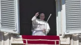 Papež Franntišek při tradiční modlitbě Anděl Páně