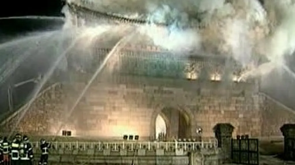 Požár historické brány v Soulu