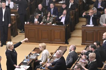 Jednací řád sněmovny se upravit nedaří. Ani přes výzvy Ústavního soudu