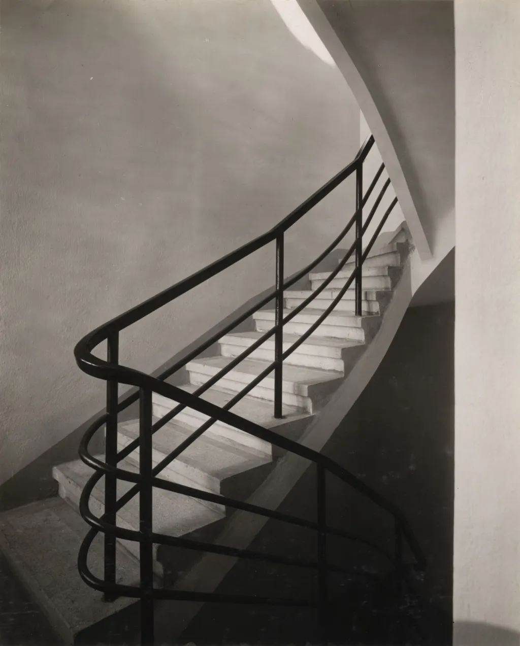 Výstava Vize modernosti. Představuje snímky avantgardní architektury fotografa Rudolfa Sandala