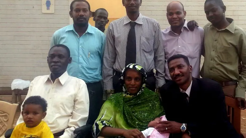 Meriam s manželem a pomocníky