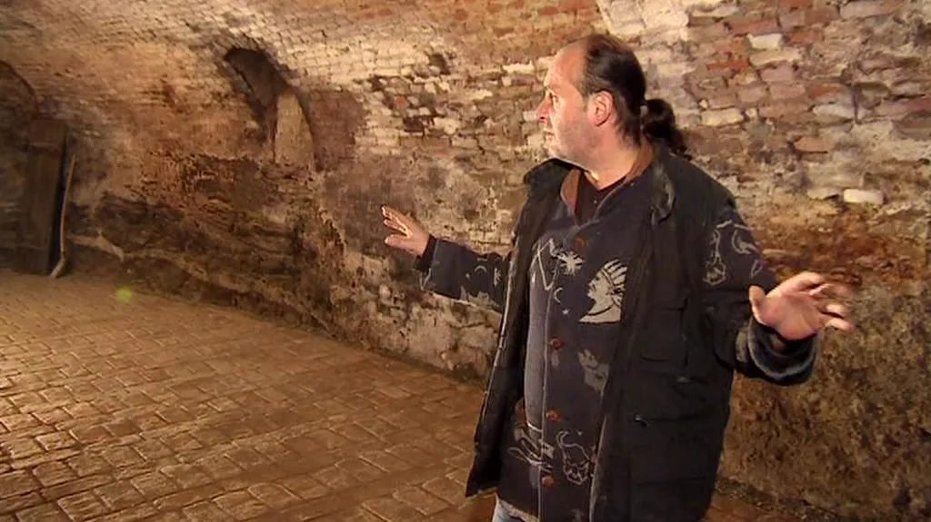 Kastelán Radim Štěpán ve sklepení kunštátského zámku