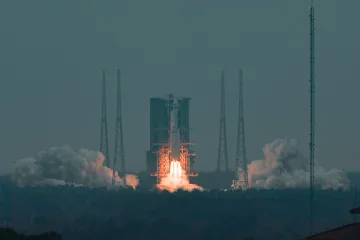 Čína otestovala novou raketu, která by mohla konkurovat Elonu Muskovi