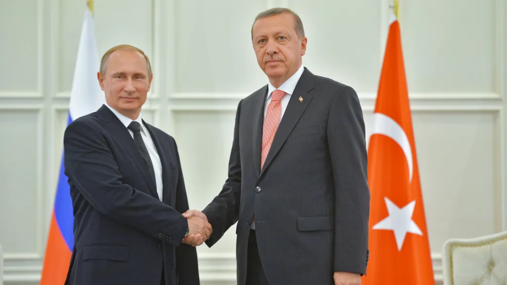 Rusko-turecké vztahy jeví známky oteplení. Prezidenti Putin a Erdogan při jednání v červenci 2015