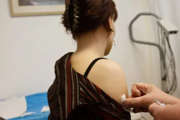 Praktici se chystají na očkování proti chřipce, všichni by také měli antigenně testovat