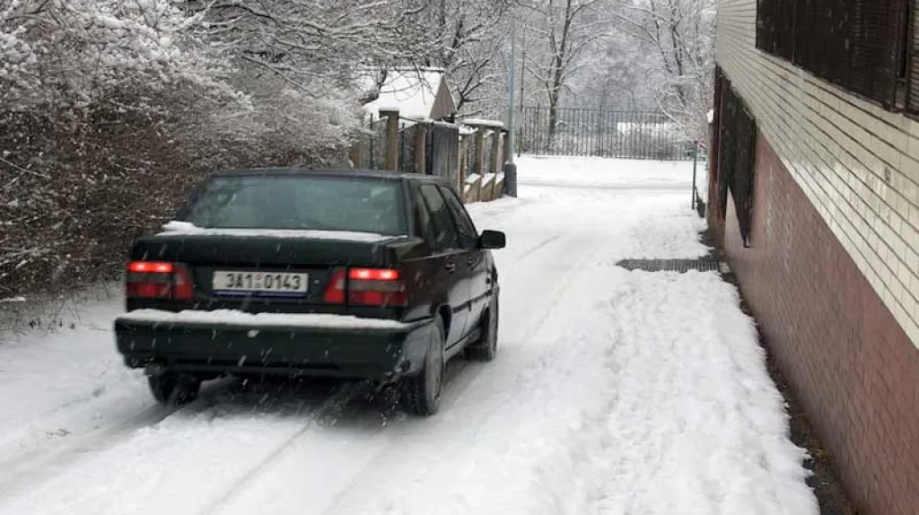 Zasněžená silnice