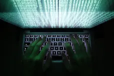 Hackeři zaútočili na tři pražské polikliniky, píše Deník N