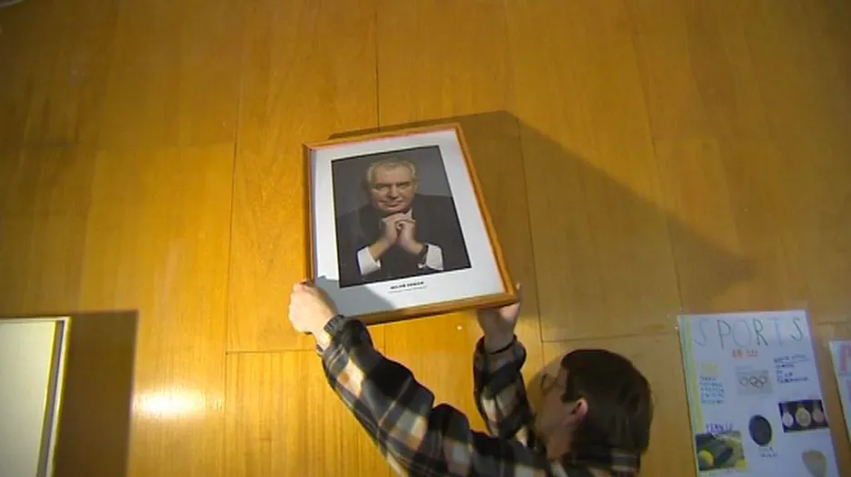 Školy věší portréty prezidenta Zemana