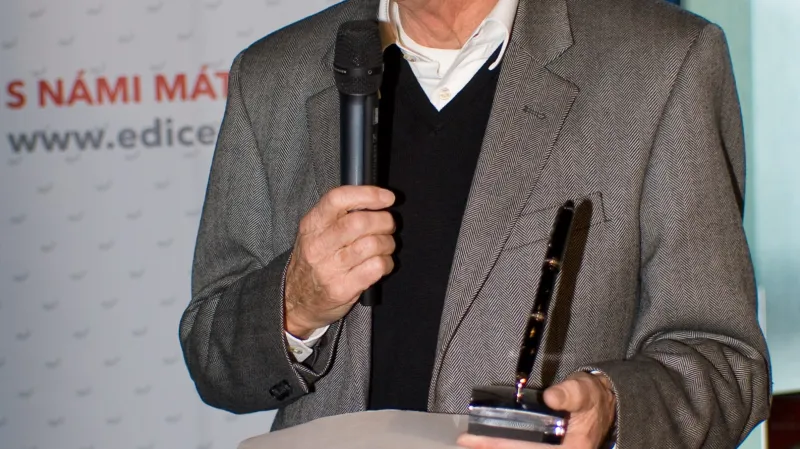 Jiří Hubač přebírá Cenu generálního ředitele ČT 2009 za mimořádný scenáristický přínos ve prospěch tvorby České televize