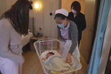 Porodnost je v Číně nejnižší za 43 let. Vláda se ji snaží zvýšit dalšími opatřeními 