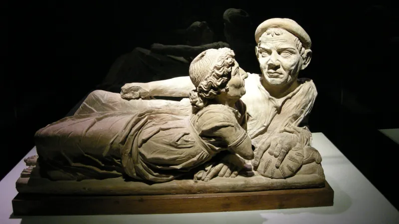 Sochy z etruské hrobky