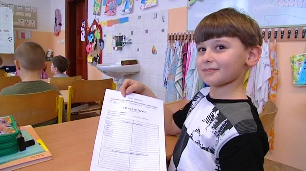 Rozdávání pololetních vysvědčení
