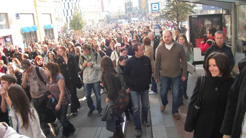 K demonstrantům se cestou připojovaly desítky dalších sympatizantů