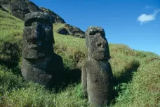 Známé sochy na Velikonočním ostrově poničil požár. Podle správců způsobil nevratné škody