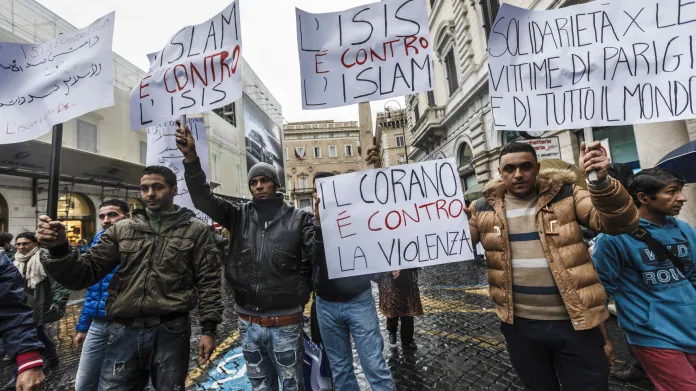 Muslimové v Římě demonstrují proti terorismu