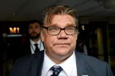 Na předvolebním mítinku finského ministra zadržela policie muže. Chtěl mě udeřit, tvrdí politik