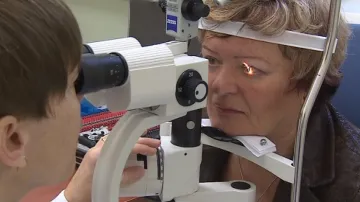Paní Martušková podstoupila operaci obou očí