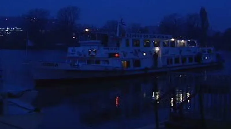 Přívozy, které nahrazují tramvaje na trase Výtoň - Podolská vodárna, začínají jezdit v pět hodin ráno.