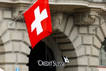 Akcie evropských bank měly kvůli Credit Suisse těžké ráno. Většina však chytla nový dech