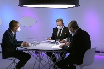 EET je moderní nástroj 21. století, říká Havlíček. Podle Bartoše je třeba digitalizaci posunout dál