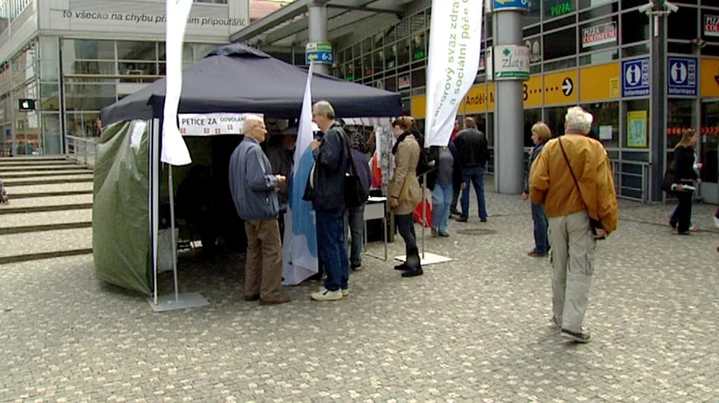 Petiční stánek platformy Stop vládě