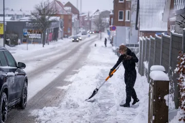 V západních Čechách napadne až deset centimetrů, sněžit má do středy