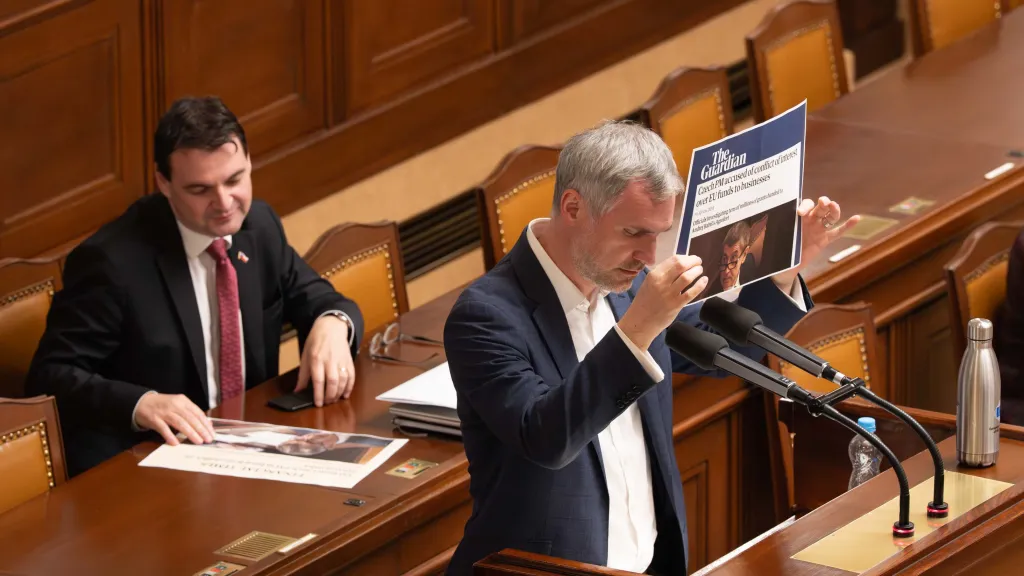 Jednání sněmovny v otázce Babišova střetu zájmů