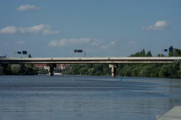 Začíná oprava Barrandovského mostu. Zatím omezí jen dopravu pod ním