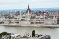 Maďarsko navzdory protestům zakázalo úřední registraci změny pohlaví, píše AFP