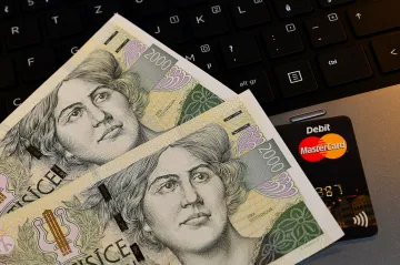 Posílat peníze bude možné i bez čísla účtu, plánují banky. Postačí znát telefon