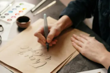 Kaligrafie, háčkování či výroba svíček. Zájem o ruční dovednosti stoupá