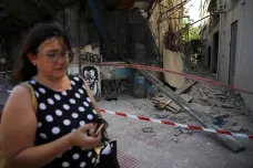 U Atén udeřilo silné zemětřesení. Lidé prchali z výškových budov, ženu zranila padající omítka