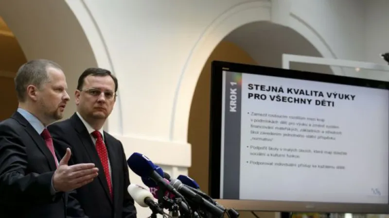 TK ministra školství Petra Fialy a premiéra Petra Nečase