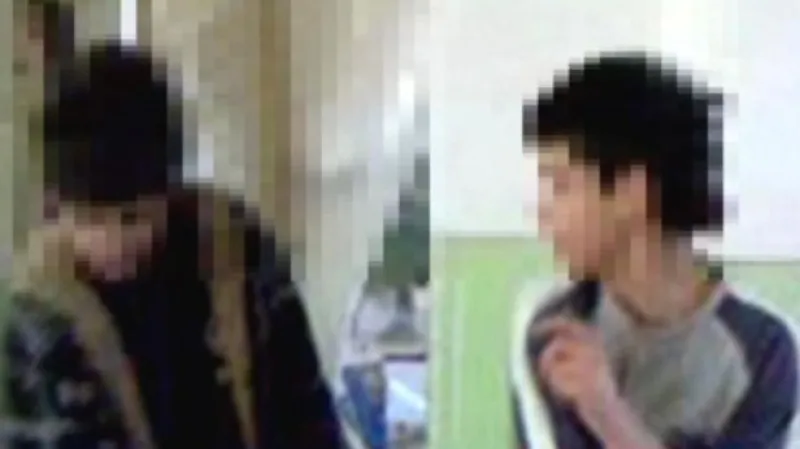 Slovenští policisté nutí mladé Romy se bít