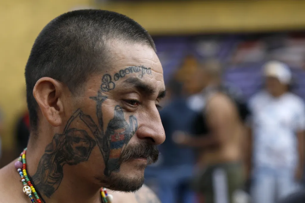 Kult svaté Smrti (Santa Muerte) získává po celém světě nové příznivce. Světice kultu je od počátku spojovaná s léčitelstvím, ochraňuje profese, které musí pracovat v noci, chudé a nemocné