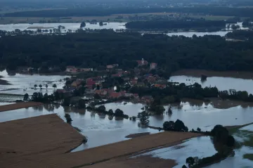 Povodňová vlna na Odře postupuje Polskem, připravuje se na ni Braniborsko