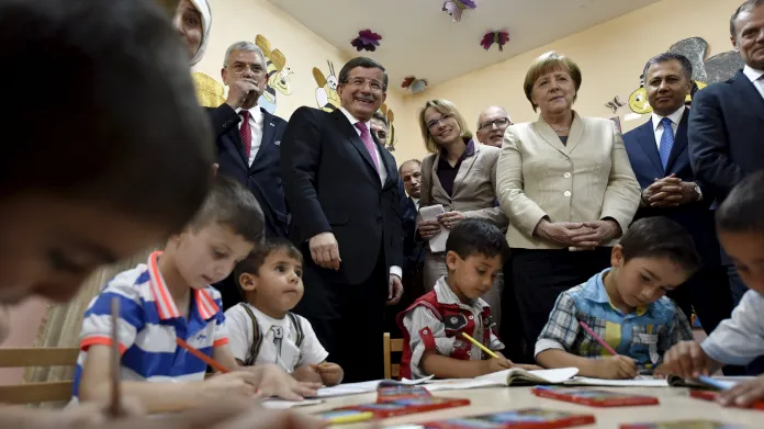 Angela Merkelová s dětskými uprchlíky v Turecku