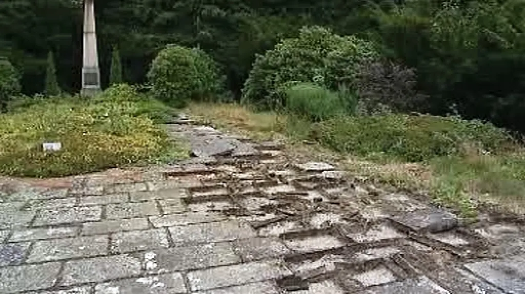 Památník v Netřebicích