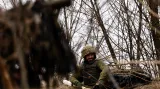 Ukrajinský voják blízko bachmutské fronty