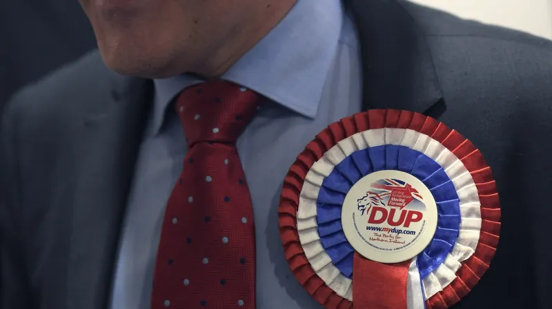 Příznivec severoirské Demokratické unionistické strany.