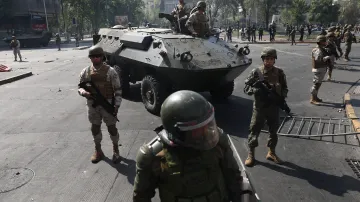 Chile nasadilo do ulic Santiaga vojáky
