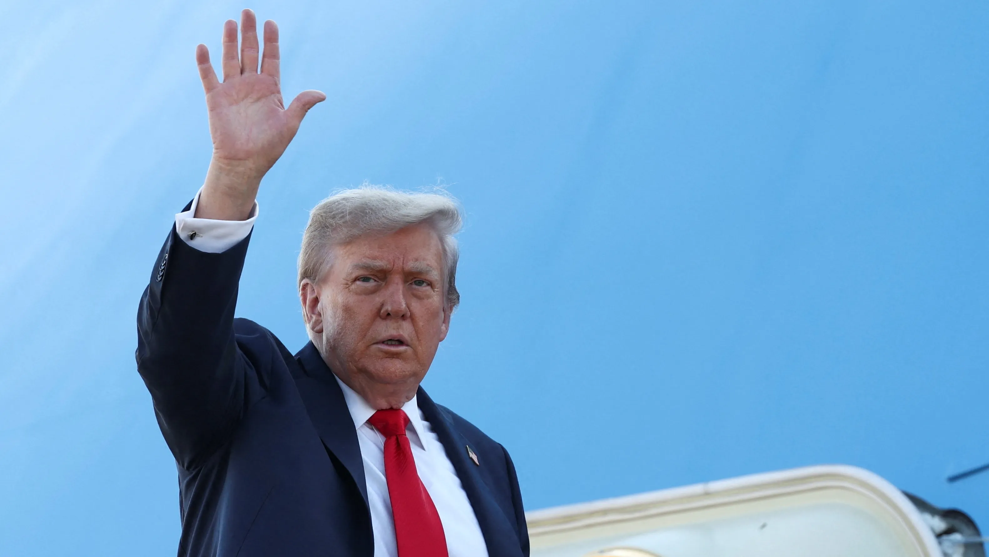 Něco z toho vzejde, řekl Trump během letu na Aljašku