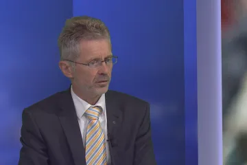 Nedávat víza ruským turistům považuji za správné. Jinak si neuvědomí, že jsou agresory, řekl Vystrčil