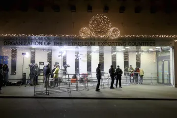 OPEC se dohodl se spojenci na výraznějším snížení těžby. Zvýšení ceny ropy pomůže Aramcu 