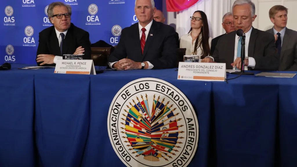 Mike Pence na zasedání Organizace amerických států
