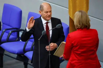 Olaf Scholz převzal úřad německého kancléře. Éra Merkelové se uzavřela