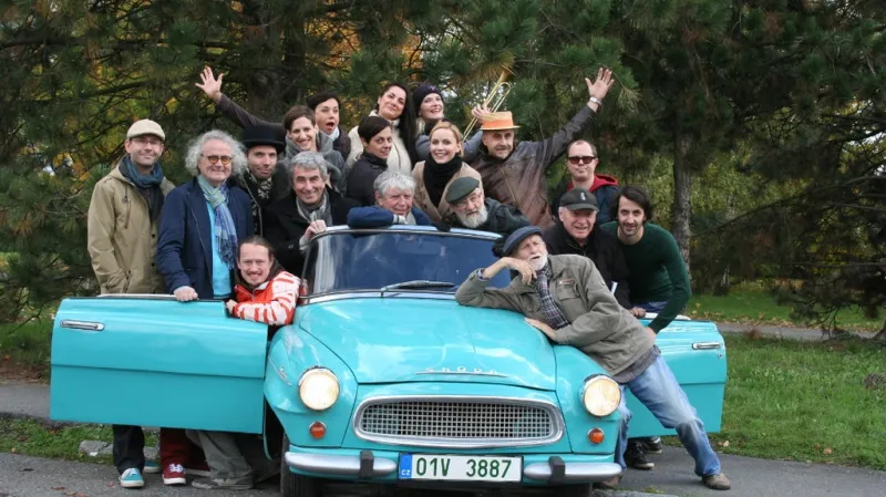 Tvůrci a účinkující z představení Swing se vrací neboli o štěstí (Studio Ypsilon)