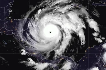 Hurikán Jóta zesílil na pátý stupeň, míří ke Střední Americe